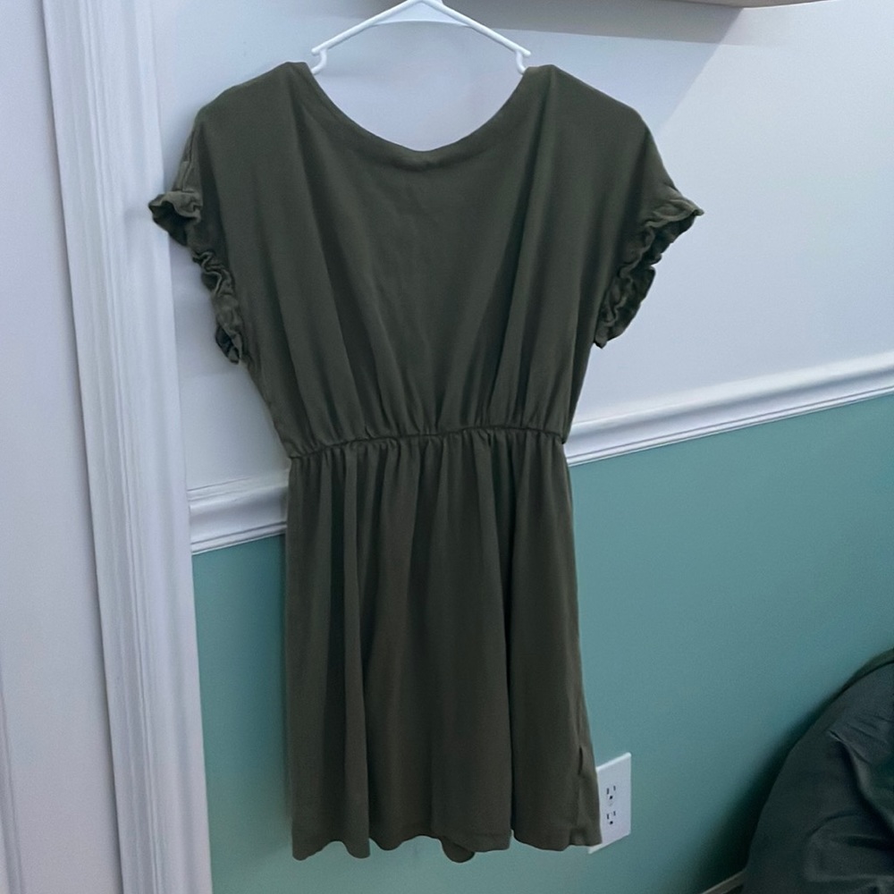 green dress with ruffle sleeves💚
